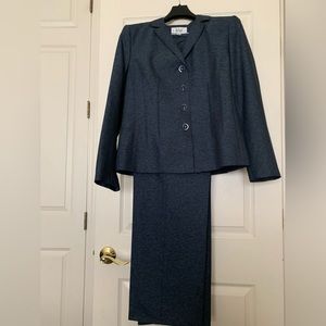 Womens size 14 dark blue beck 2 pc Le Suir pant suit